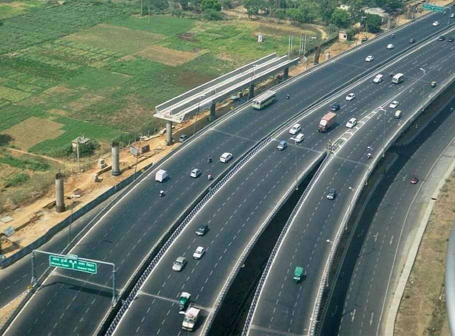 vm2827, CC BY-SA 2.0 , via Wikimedia Commons - India’s Expressway Revolution