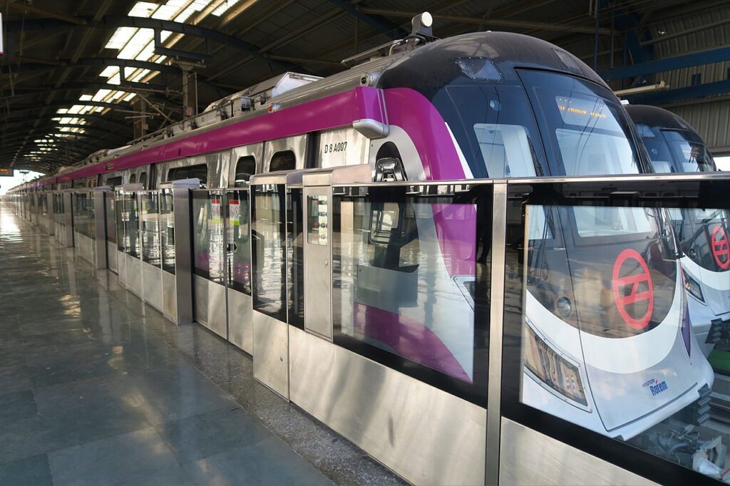 Fly2Blue, CC0, via Wikimedia Commons - U-Girders for Delhi Metro