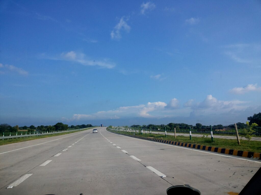 shivvir, CC BY 2.0 , via Wikimedia Commons - Gorakhpur-Purvanchal Link Expressway